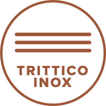 Rejillas frontales de acero inoxidable, un signo de reconocimiento de MORETTI DESIGN.
